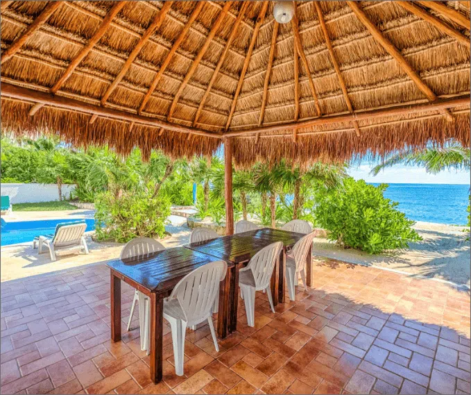 Comidas bajo la palapa